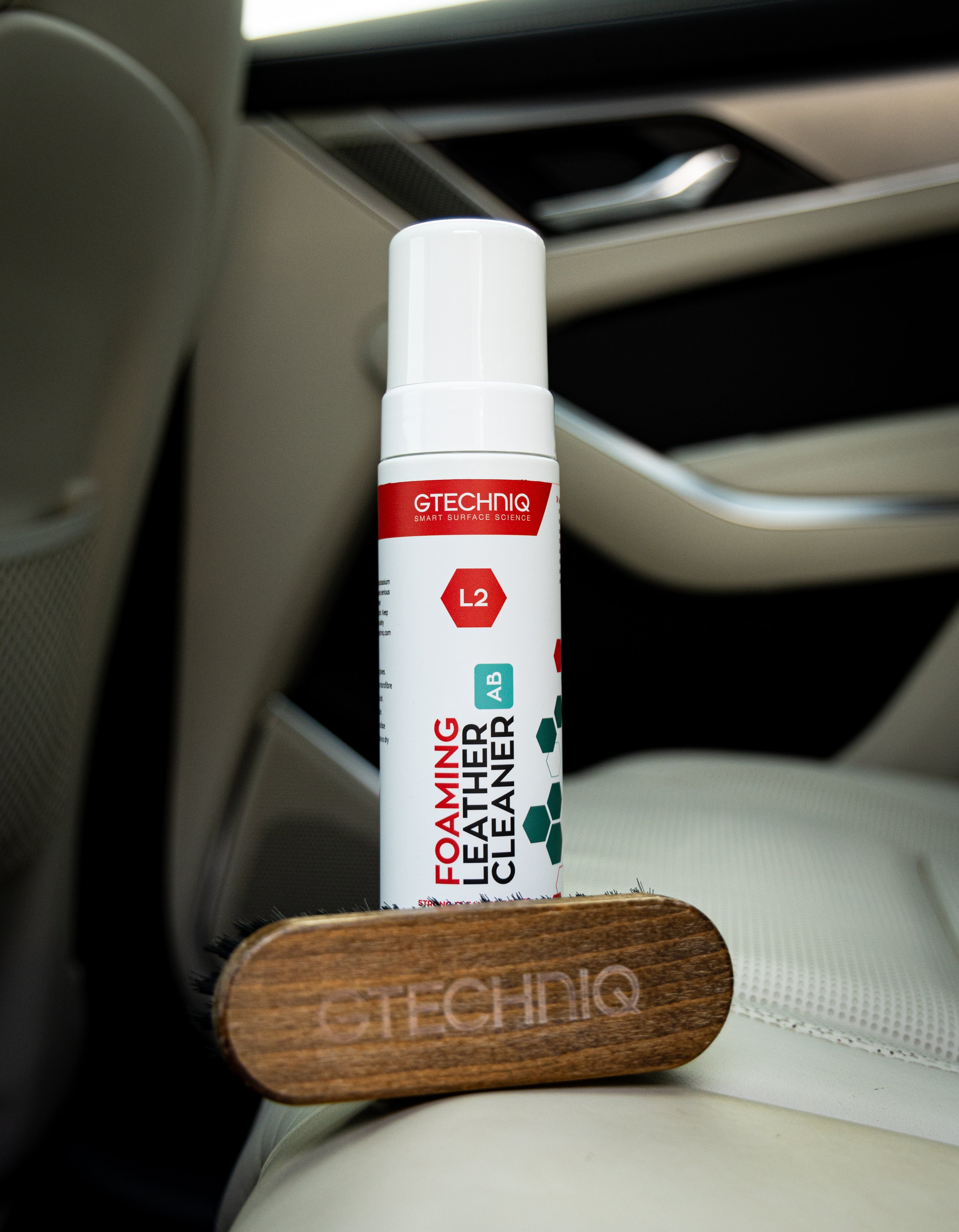 Gtechniq L2 Foaming Leather Cleaner